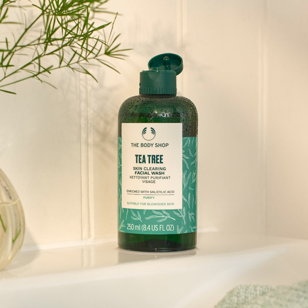 Tea Tree Skin Clearing Face Wash 250ml The Body Shop THE BODY SHOP