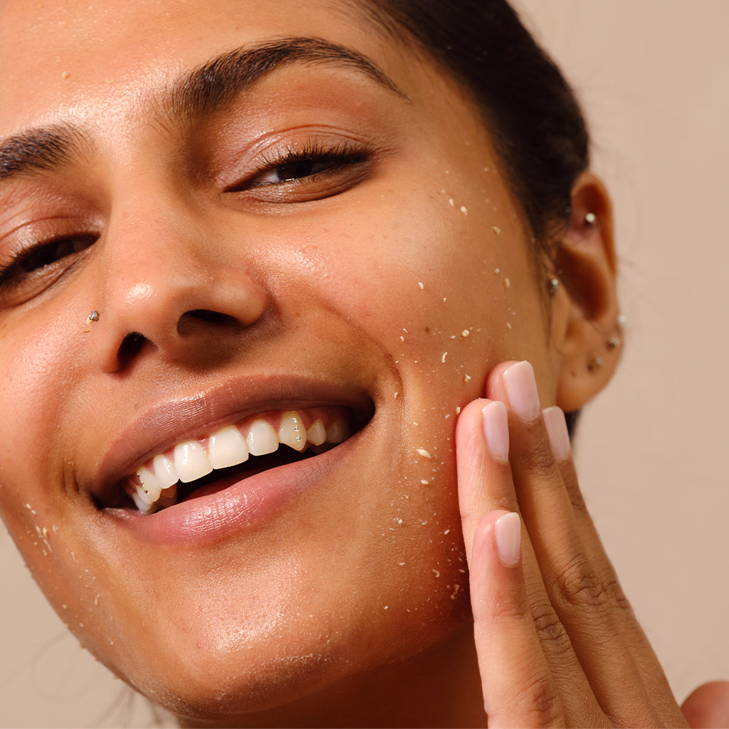 Vitamin C Glow Revealing Liquid Peel for Face The Body Shop THE BODY